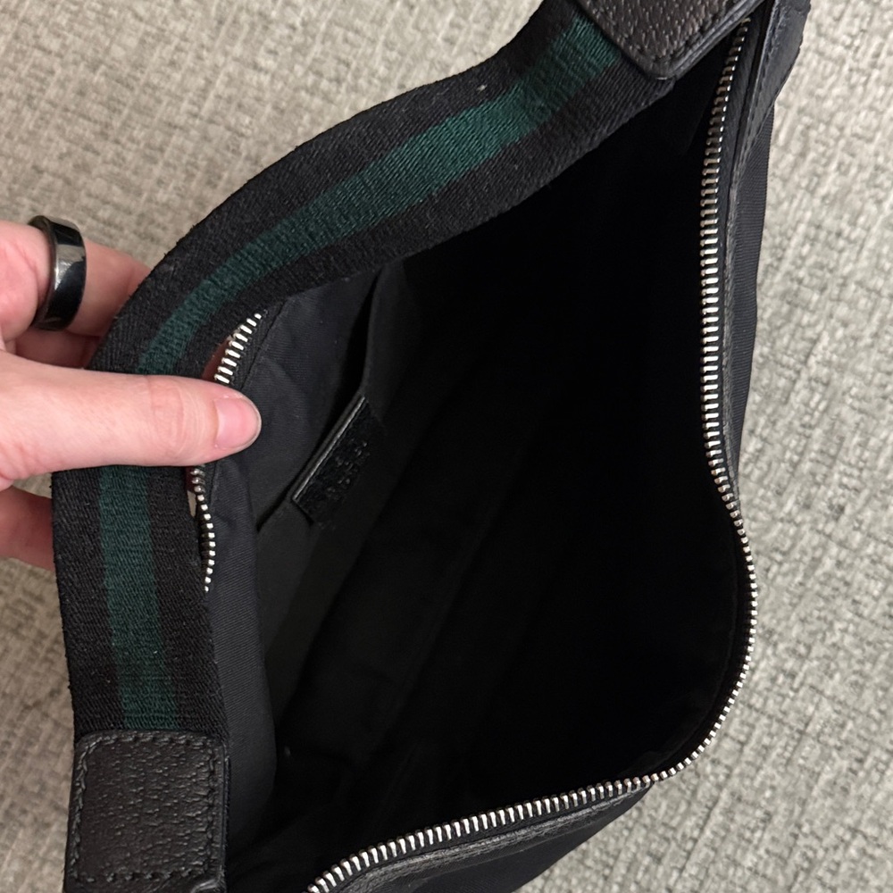 Gucci Shoulder Bag with Green-Trim Strap - Picture 7 of 7